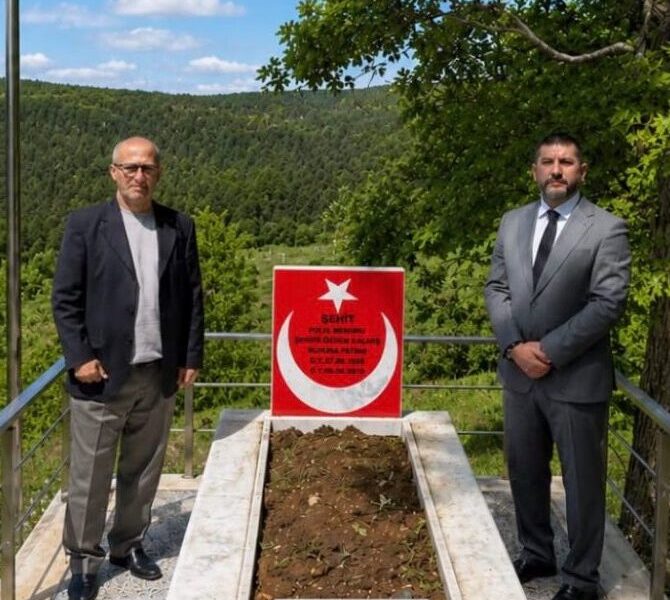 Kahraman şehidimiz Şerife Özden Kalmış’ın kabrini ziyaret ederek dualar ettik, Yasin-i Şerif okuduk ve kabir bakımını gerçekleştirdik.